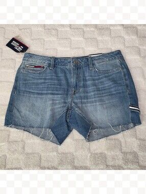 Tommy Hilfiger 'Classic Short' Medium Wash Jean Shorts Women's Size 6 NWT